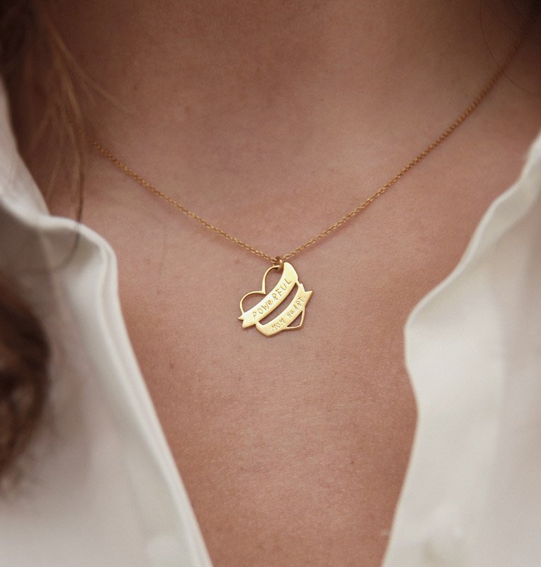 Powerful Mom Heart Necklace - Joias Catita illustrations