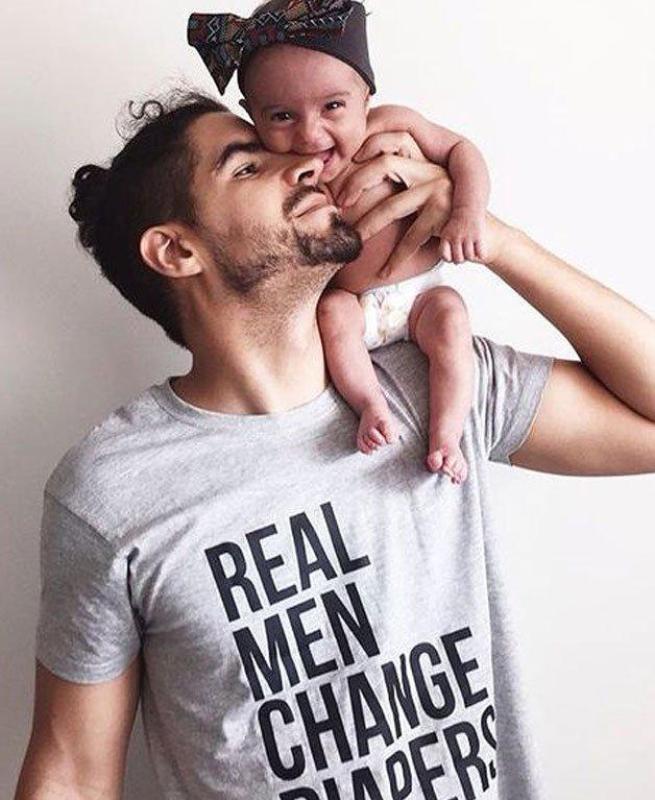 Real Men Change Diapers - T-shirts Catita illustrations